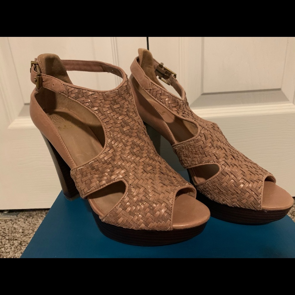 Elliott Lucca heels. Size 9